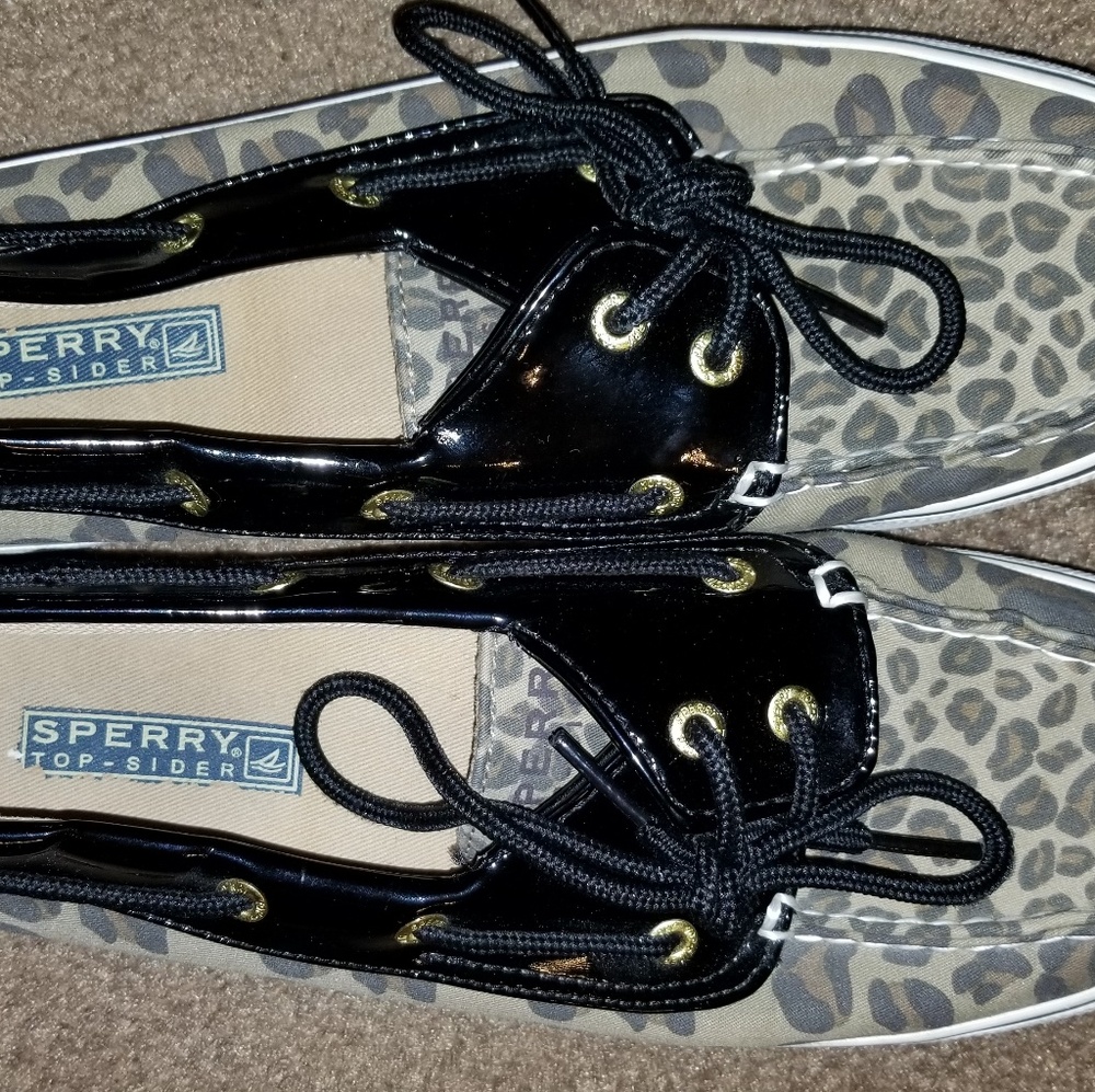 Leopard Sperrys